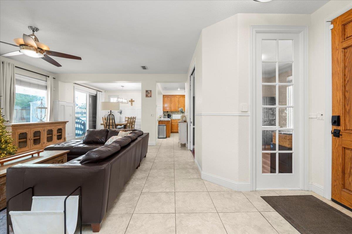 9168 Sipler Way Elk Grove, CA 95758 - Photo 6 of 35 a living room with furniture and a window