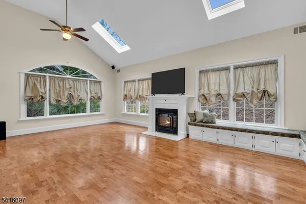 $899,900 | 72 Gillette Road, Gillette, NJ 07933