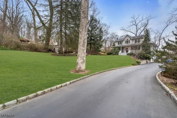 $899,900 | 72 Gillette Road, Gillette, NJ 07933
