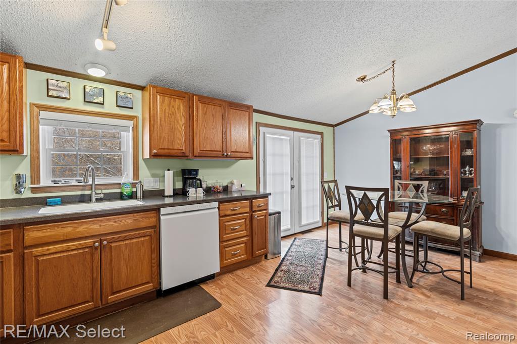 11061 Main Road Fenton, MI 48430 - Photo 5 of 27