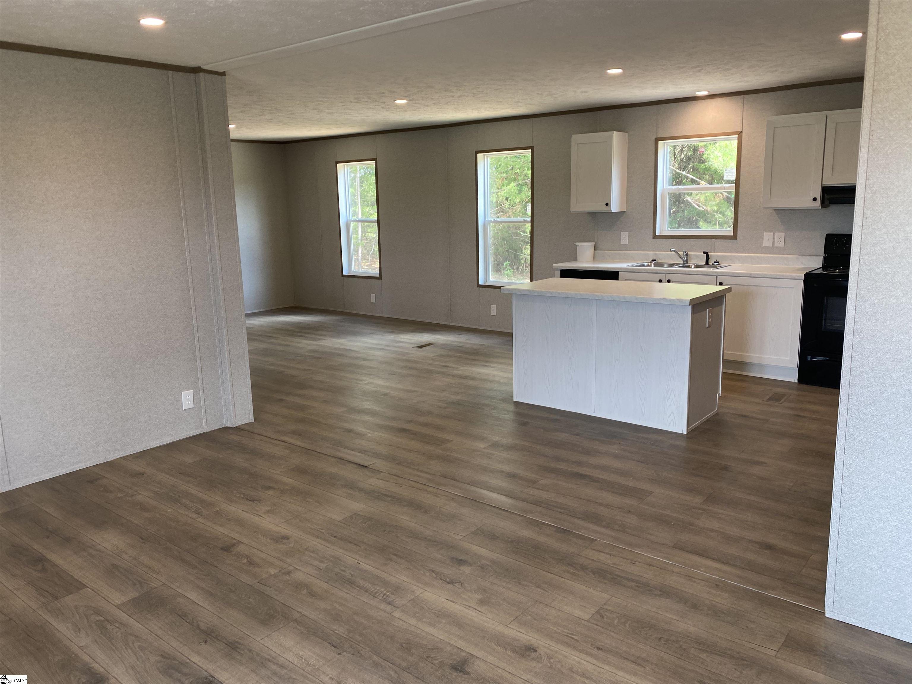 11271 South 101st Highway Gray Court, SC 29645 - Photo 4 of 10