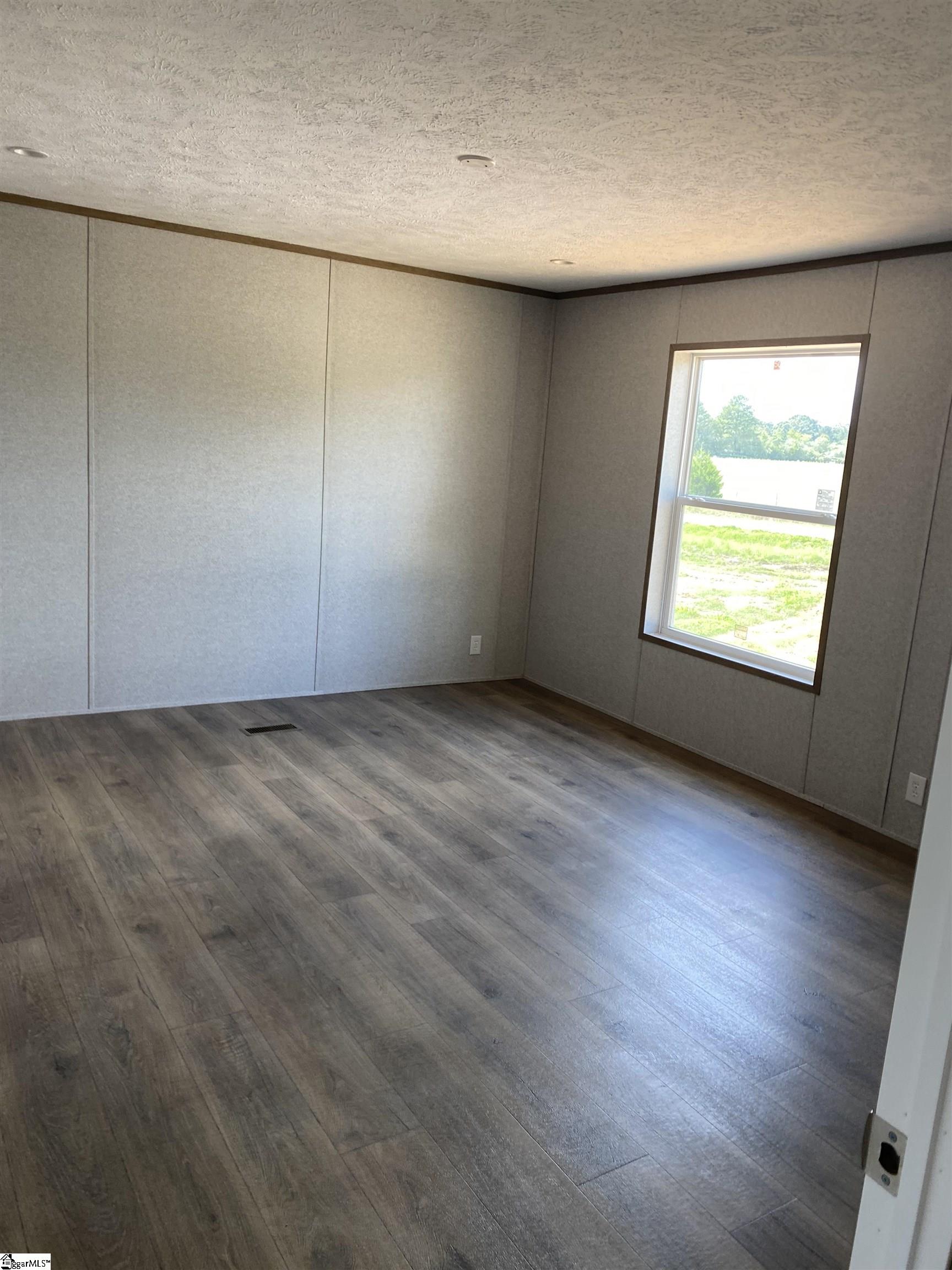 11271 South 101st Highway Gray Court, SC 29645 - Photo 5 of 10