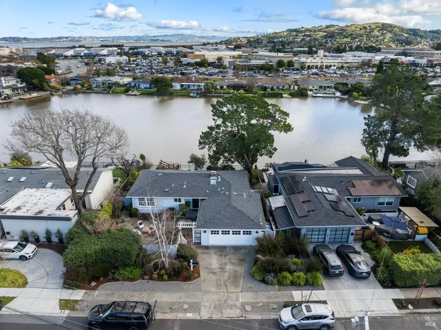 $1,695,000 | 39 Lakeside Drive, Corte Madera, CA 94925