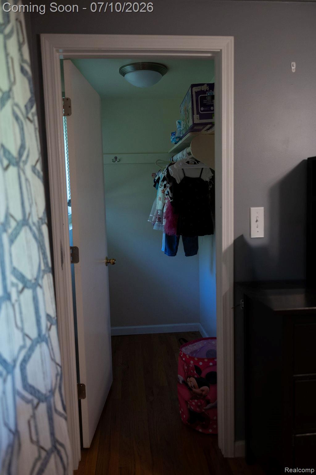 5052 Beecher Road Flint, MI 48532 - Photo 18 of 28 Walk in closet