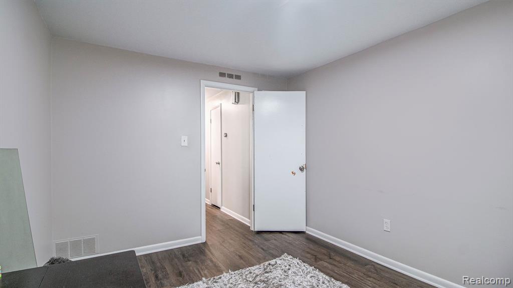 300 East 13 Mile Road Royal Oak, MI 48073 - Photo 10 of 15