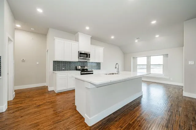 $465,000 | 424 Deer Lane, Celeste, TX 75423