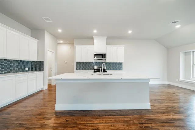 $465,000 | 424 Deer Lane, Celeste, TX 75423