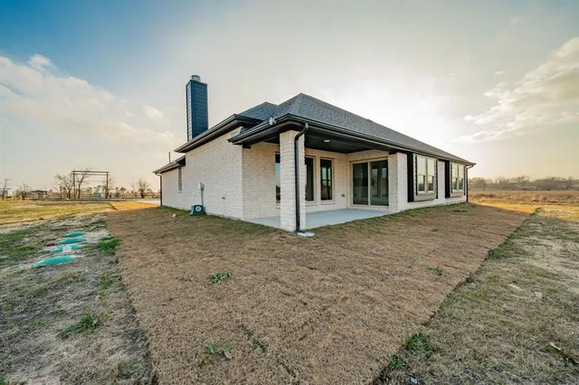 $465,000 | 424 Deer Lane, Celeste, TX 75423