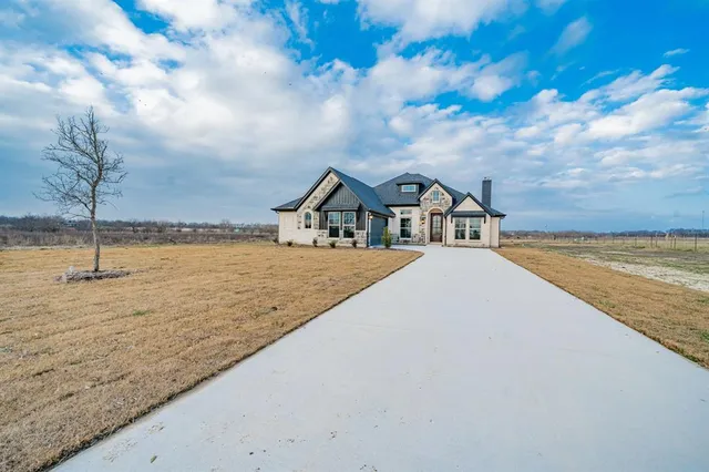 $465,000 | 424 Deer Lane, Celeste, TX 75423