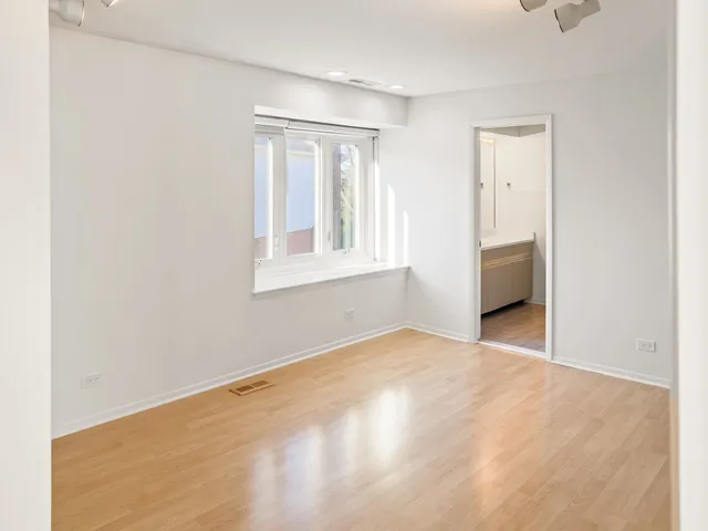 $6,450 | 3320 Lakewood Court, Glenview, IL 60026