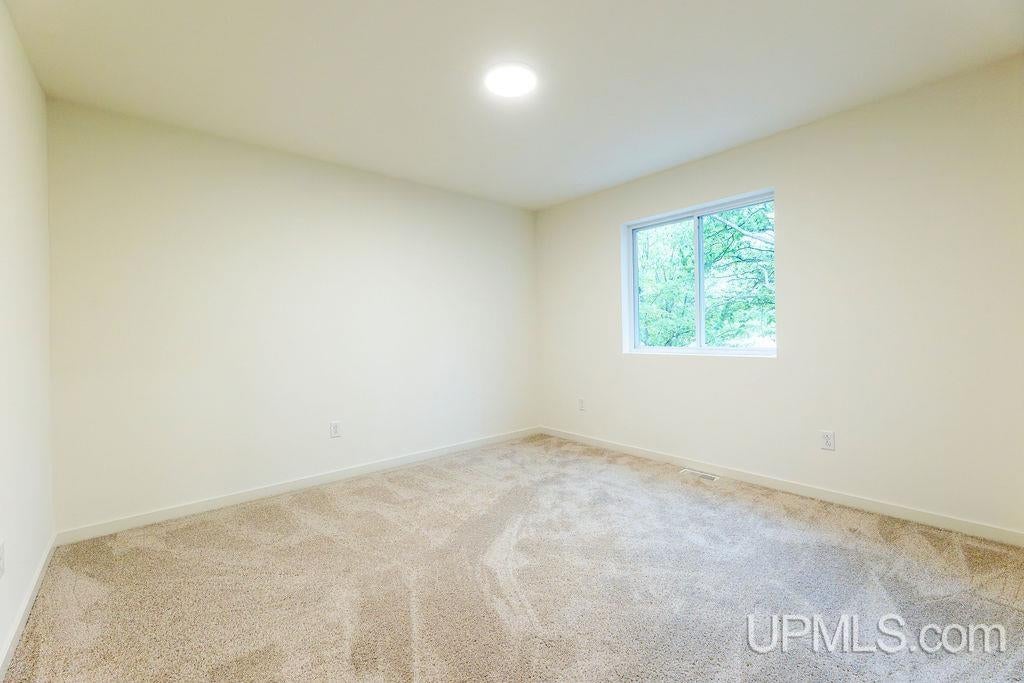 39 Tipperary Road Gladstone, MI 49837 - Photo 30 of 52 Gallery Image 30