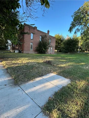 $205,000 | 727 South 10th Street, St. Joseph, MO 64501