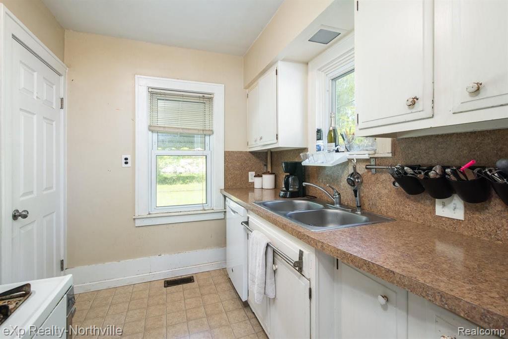 21705 Middlebelt Road Farmington Hills, MI 48336 - Photo 15 of 24