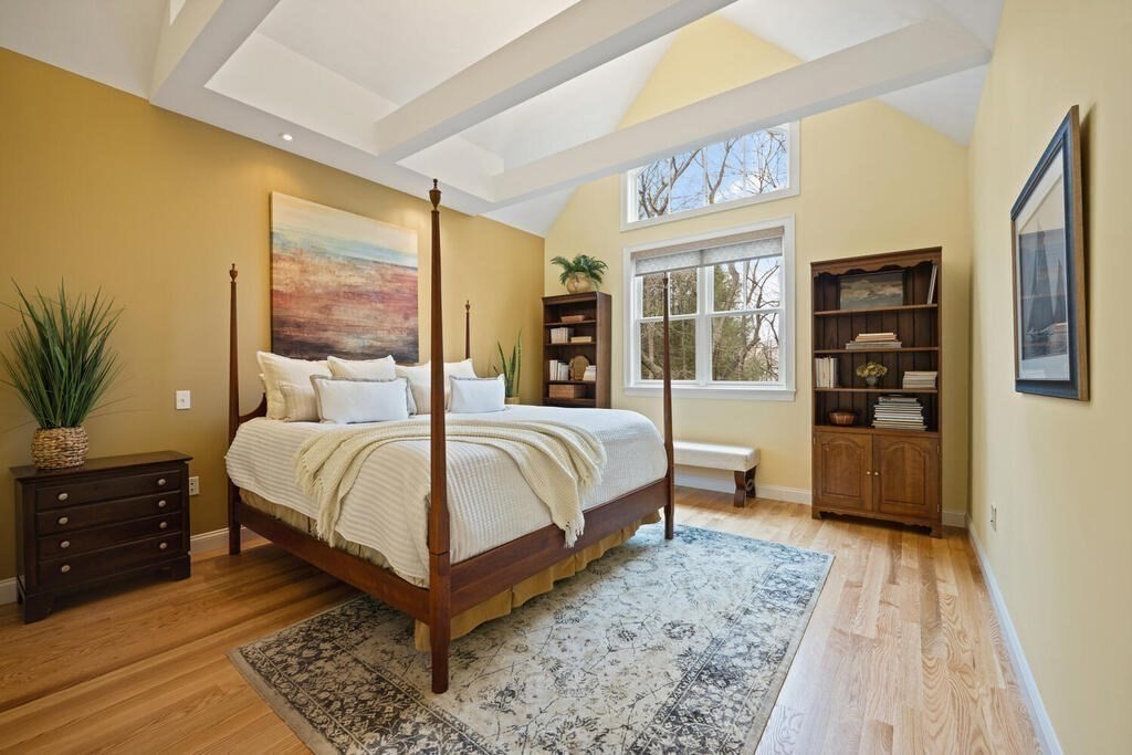 23 Courtyard Place, Unit 23 Lexington, MA 02420 - Photo 15 of 28 a bedroom with a large bed and a window