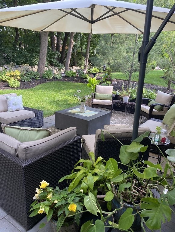 23 Courtyard Place, Unit 23 Lexington, MA 02420 - Photo 25 of 28 a front view of a house with garden