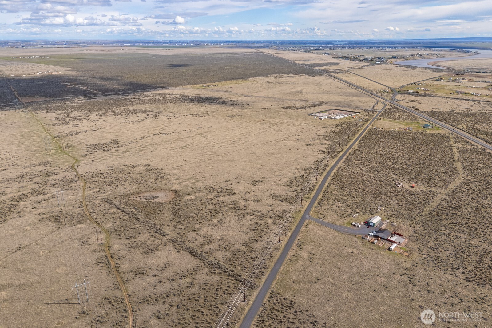 11061 Neppel Road Northeast Moses Lake, WA 98837 - Photo 20 of 24 a view of beach and small yard
