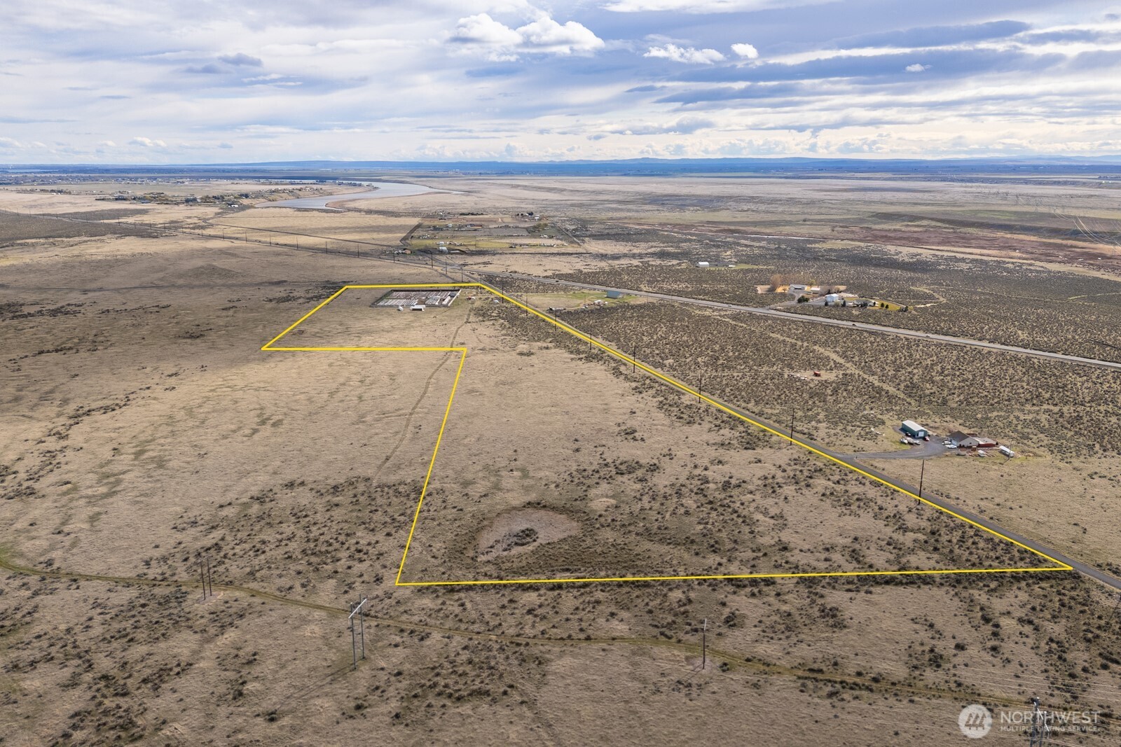 11061 Neppel Road Northeast Moses Lake, WA 98837 - Photo 22 of 24 a view of an ocean and beach