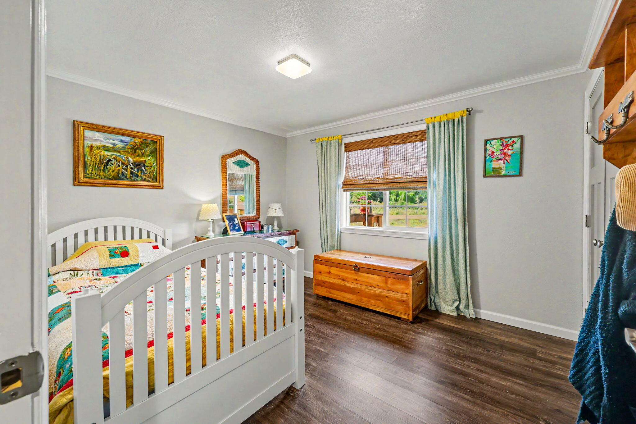 145 Highway 234 Eagle Point, OR 97524 - Photo 21 of 43 a bedroom with baby bed and a window