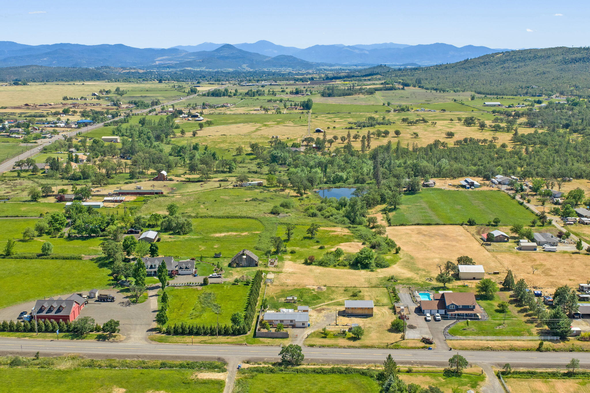145 Highway 234 Eagle Point, OR 97524 - Photo 42 of 43 a view of city and mountain