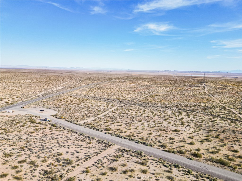 1000 Locust Road Boron, CA 93516 - Photo 8 of 32 wooden floor