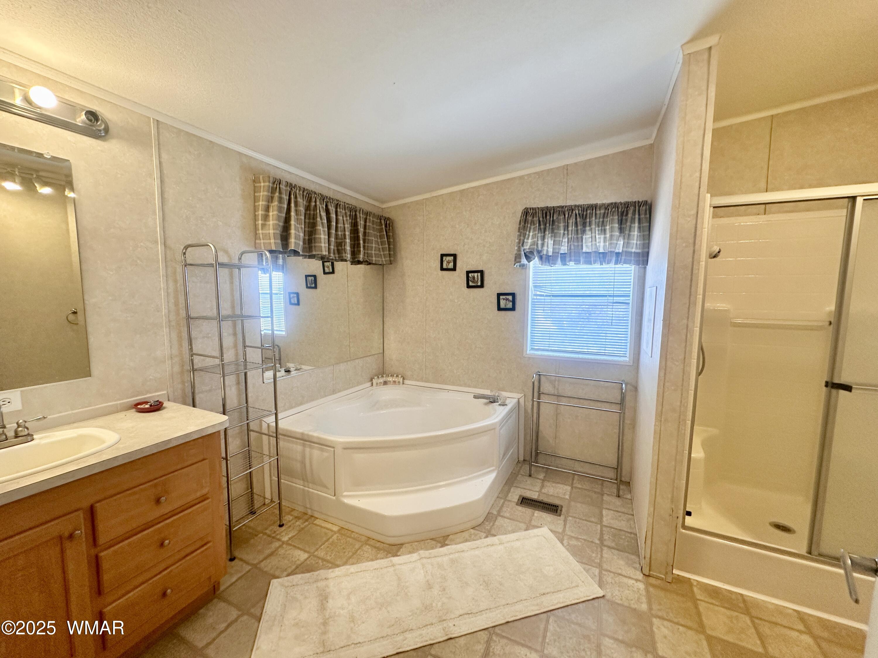52 County Road Concho, AZ 85924 - Photo 19 of 33 FULL PRIMARY BATH