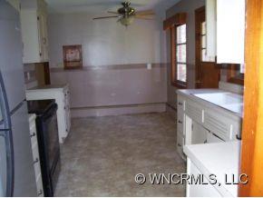 79 Ed Green Road Clyde, NC 28721 - Photo 3 of 19