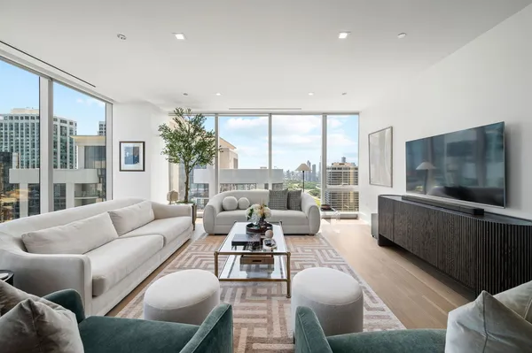 $14,000 | 363 East Wacker Drive, Unit 3109, Chicago, IL 60601