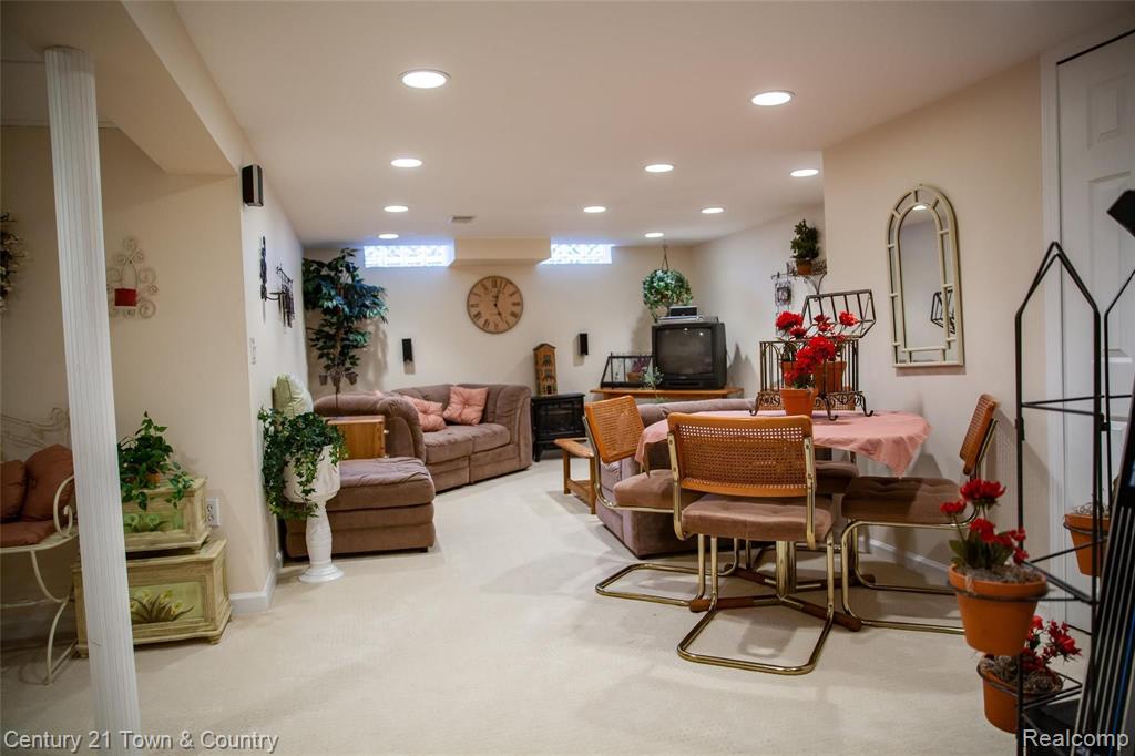 292 Thalia Avenue Rochester Hills, MI 48307 - Photo 11 of 36