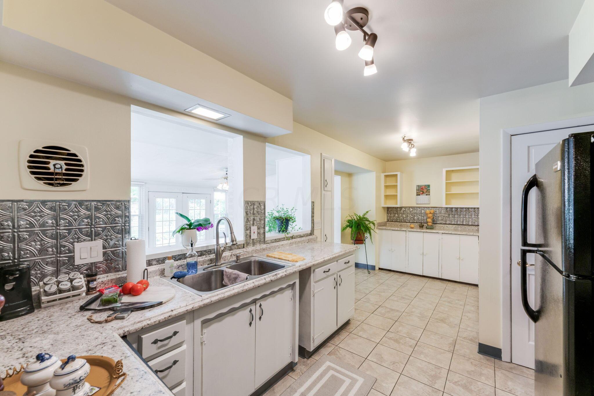 1735 Shady Lane Road Columbus, OH 43227 - Photo 20 of 48 Kitchen