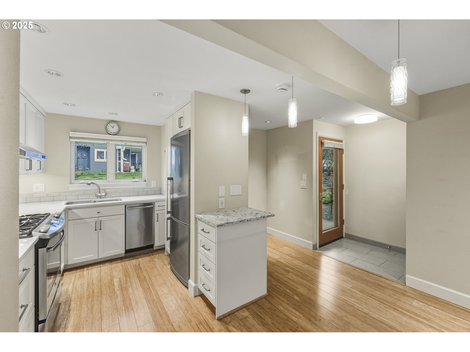 4387 Southwest 94th Avenue Portland, OR 97225 - Photo 12 of 48