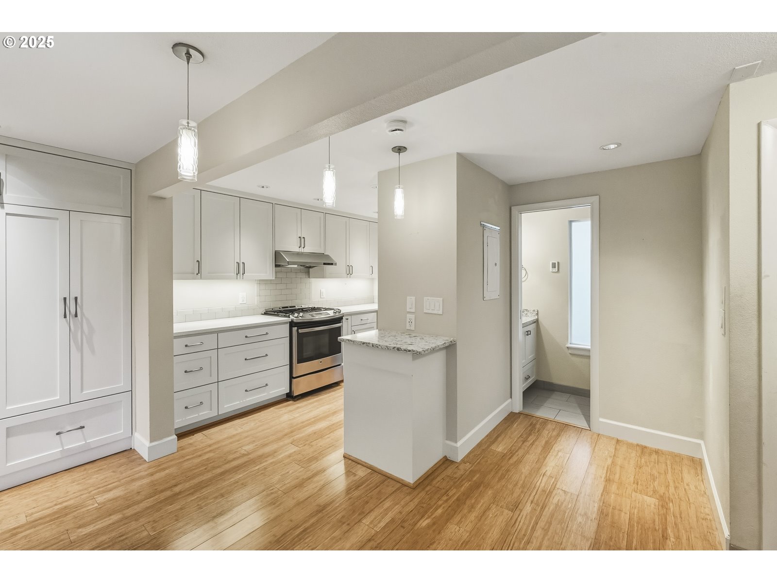 4387 Southwest 94th Avenue Portland, OR 97225 - Photo 5 of 48