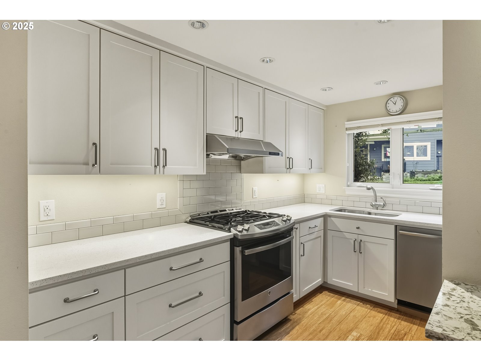 4387 Southwest 94th Avenue Portland, OR 97225 - Photo 7 of 48