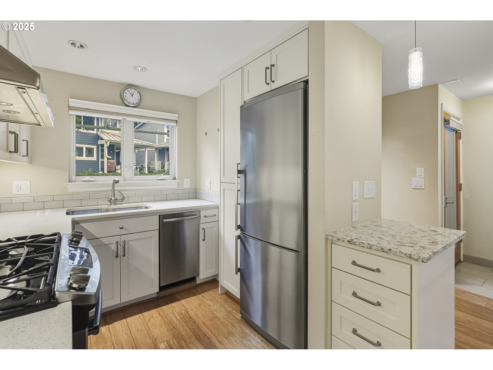 4387 Southwest 94th Avenue Portland, OR 97225 - Photo 8 of 48