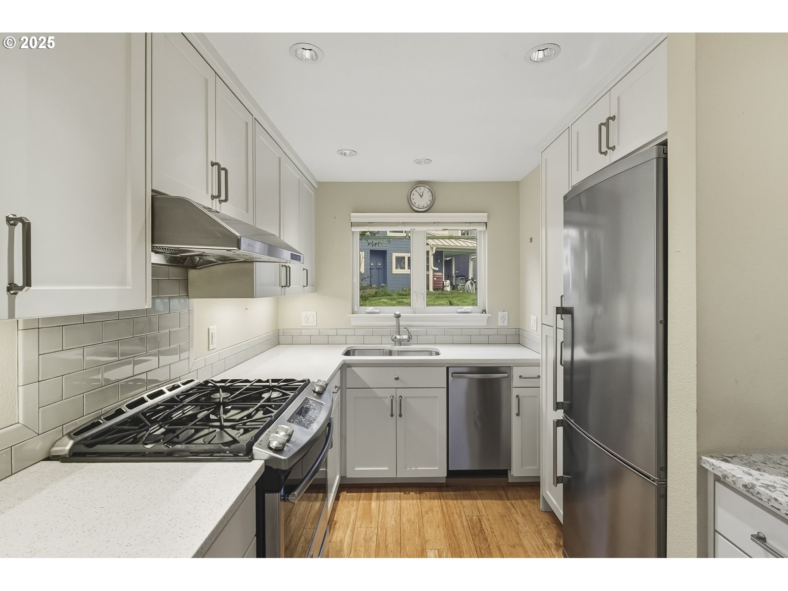 4387 Southwest 94th Avenue Portland, OR 97225 - Photo 9 of 48