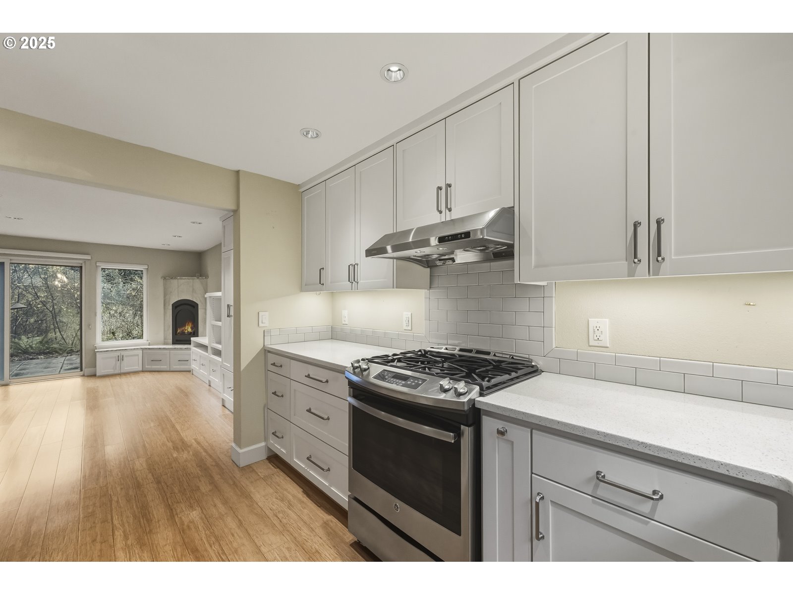 4387 Southwest 94th Avenue Portland, OR 97225 - Photo 10 of 48