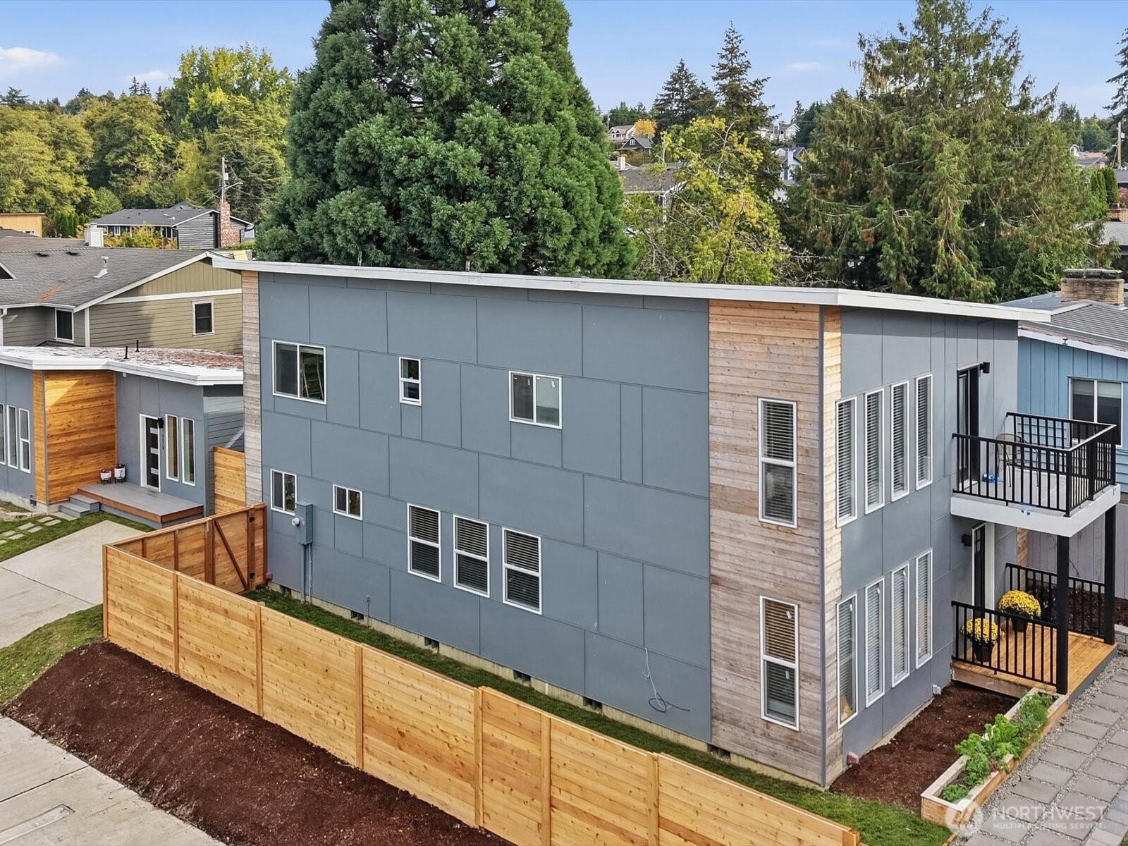 1603 South Walters Road Tacoma, WA 98465 - Photo 4 of 40 Gallery Image 4