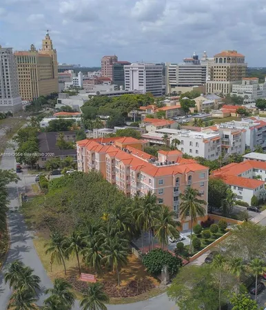 $3,200 | 1 Alhambra Circle, Unit 203, Coral Gables, FL 33134