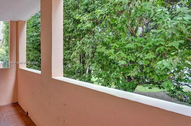 $3,350 | 1 Alhambra Circle, Unit 203, Coral Gables, FL 33134