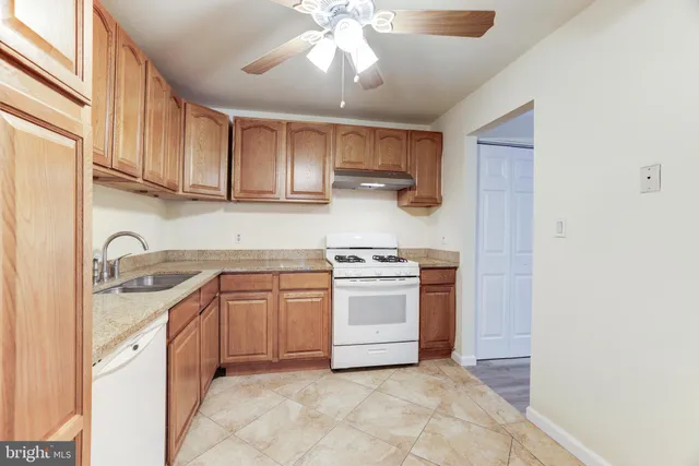 $1,975 | 7905 Dassett Court, Unit 101, Annandale, VA 22003