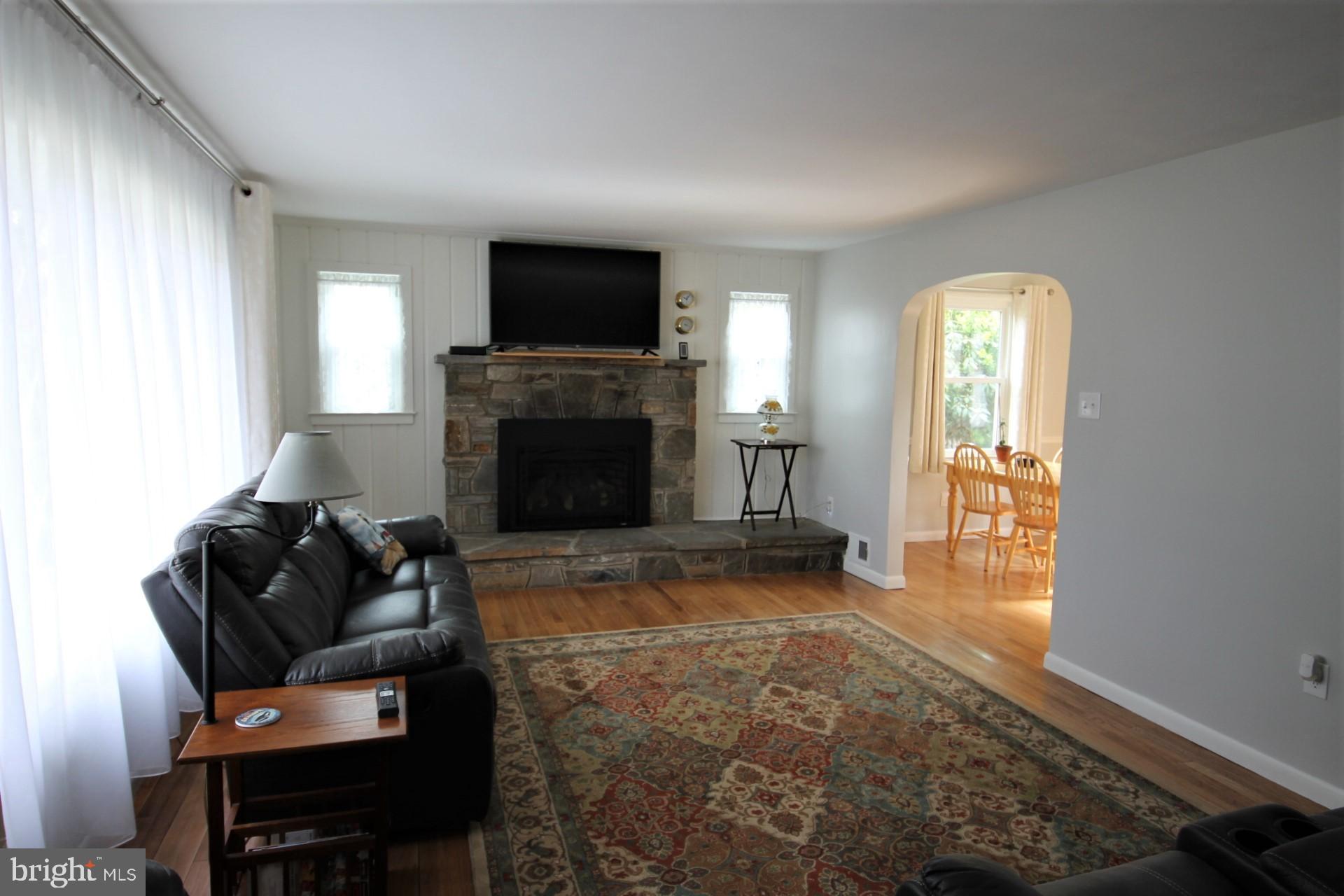 31 Brookfield Road Pasadena, MD 21122 - Photo 3 of 26
