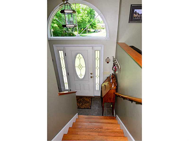 44 Fatima Road Warwick, RI 02886 - Photo 3 of 23 Entry.