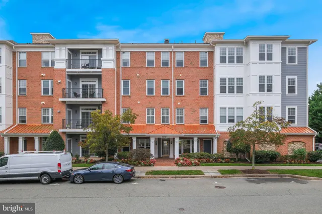 $445,000 | 150 Chevy Chase Street, Unit 102, Gaithersburg, MD 20878
