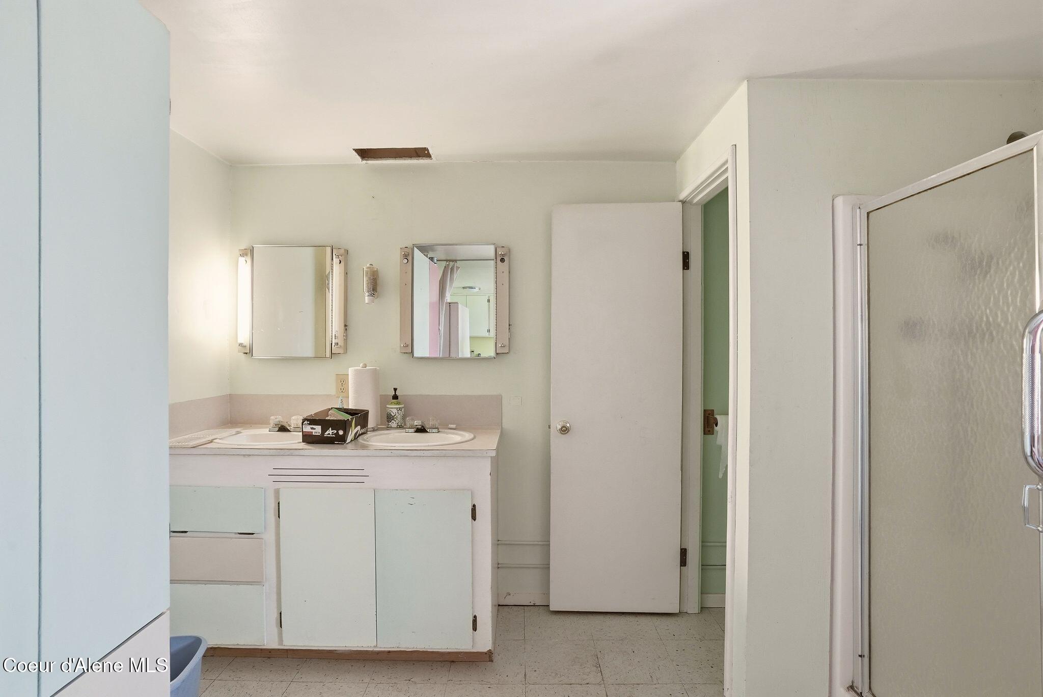2222 Jewel Lake Road Sagle, ID 83860 - Photo 10 of 31 Inside-Media-Jewel-34