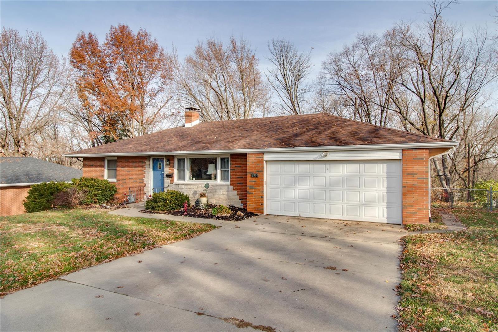 2910 Gilbert Lane Alton, IL 62002 - Photo 3 of 39 Gallery Image 3