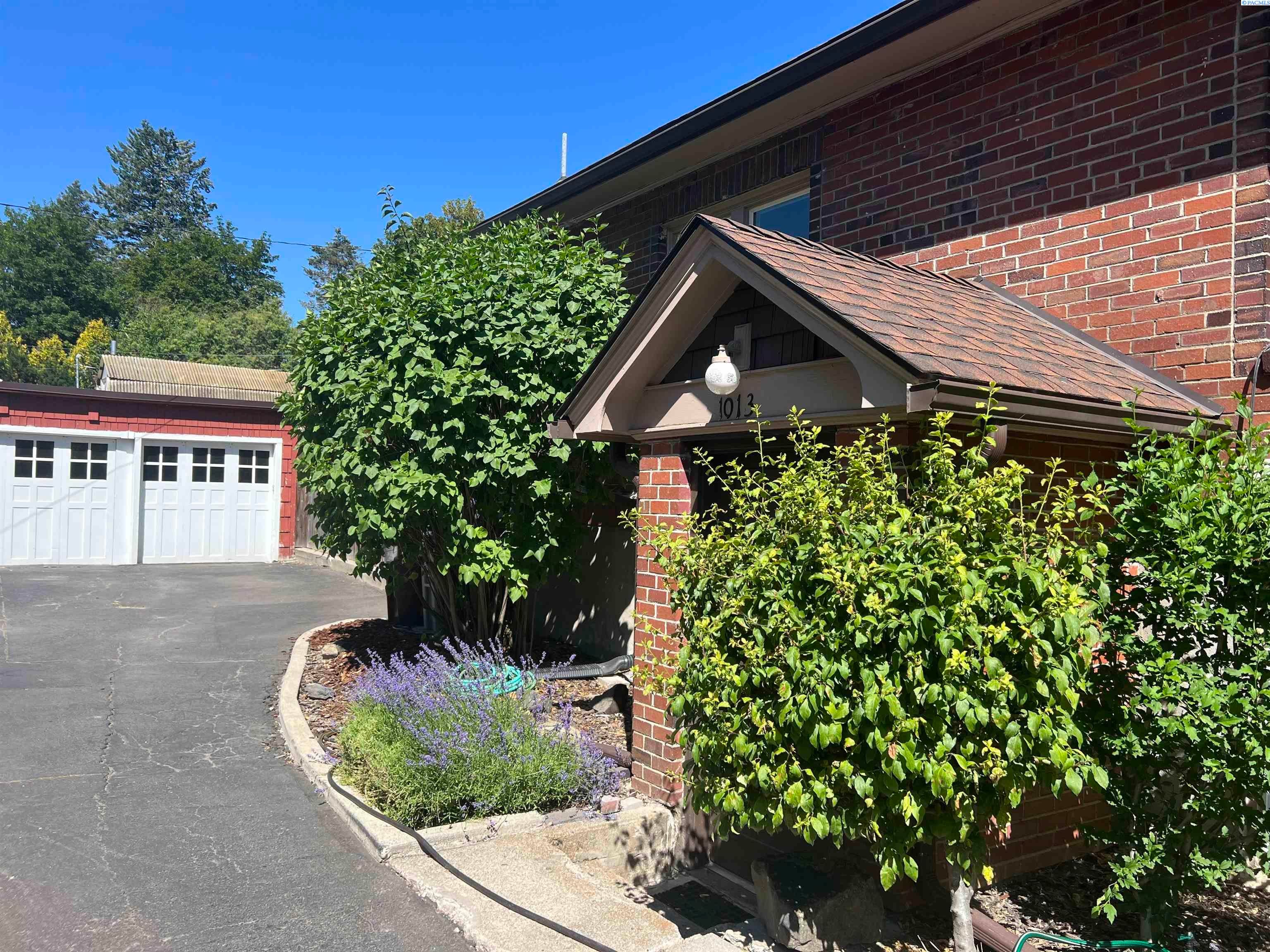 1015 Northwest State Street Pullman, WA 99163 - Photo 2 of 22 Gallery Image 2