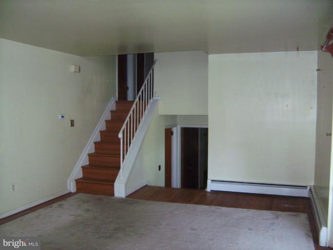 2933 Roderick Road Frederick, MD 21704 - Photo 5 of 30 Living Room