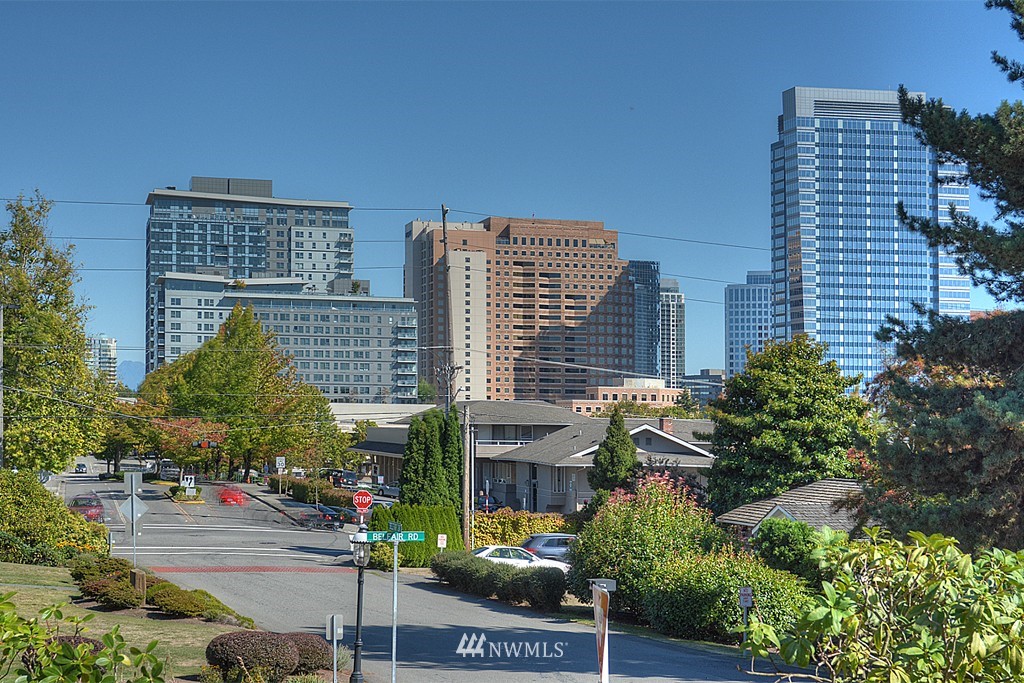 1005 Belfair Road Bellevue, WA 98004 - Photo 1 of 17