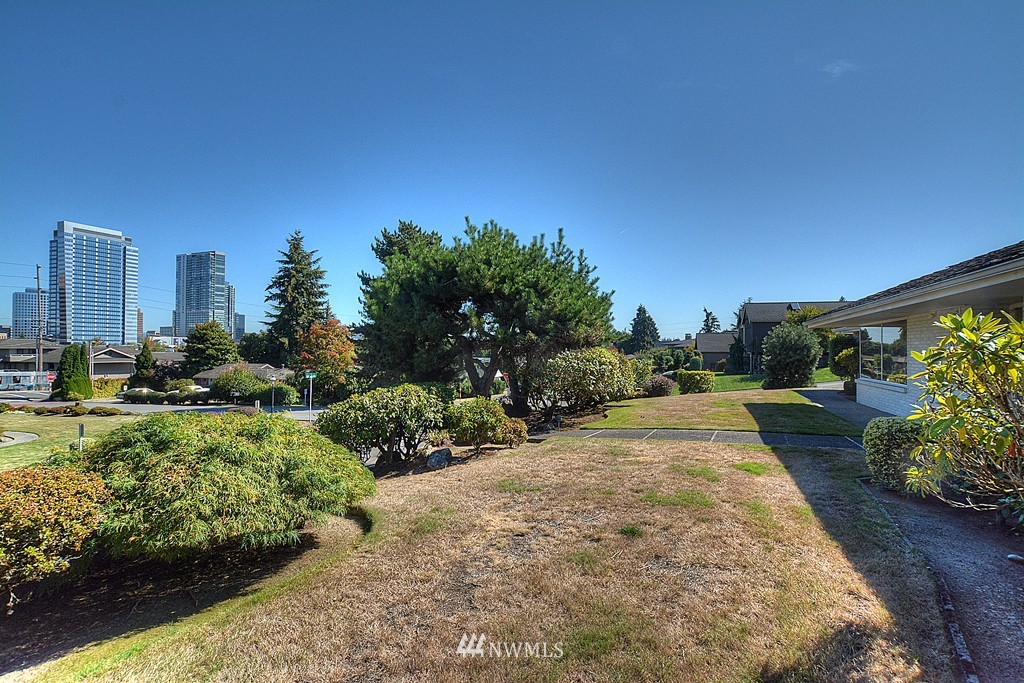 1005 Belfair Road Bellevue, WA 98004 - Photo 5 of 17