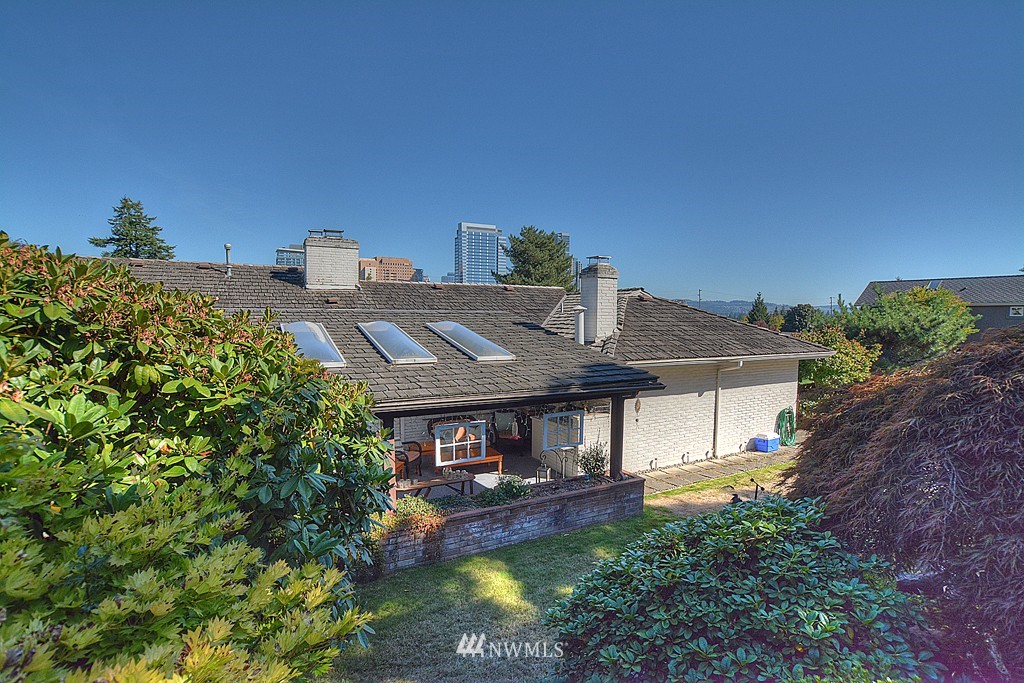 1005 Belfair Road Bellevue, WA 98004 - Photo 10 of 17