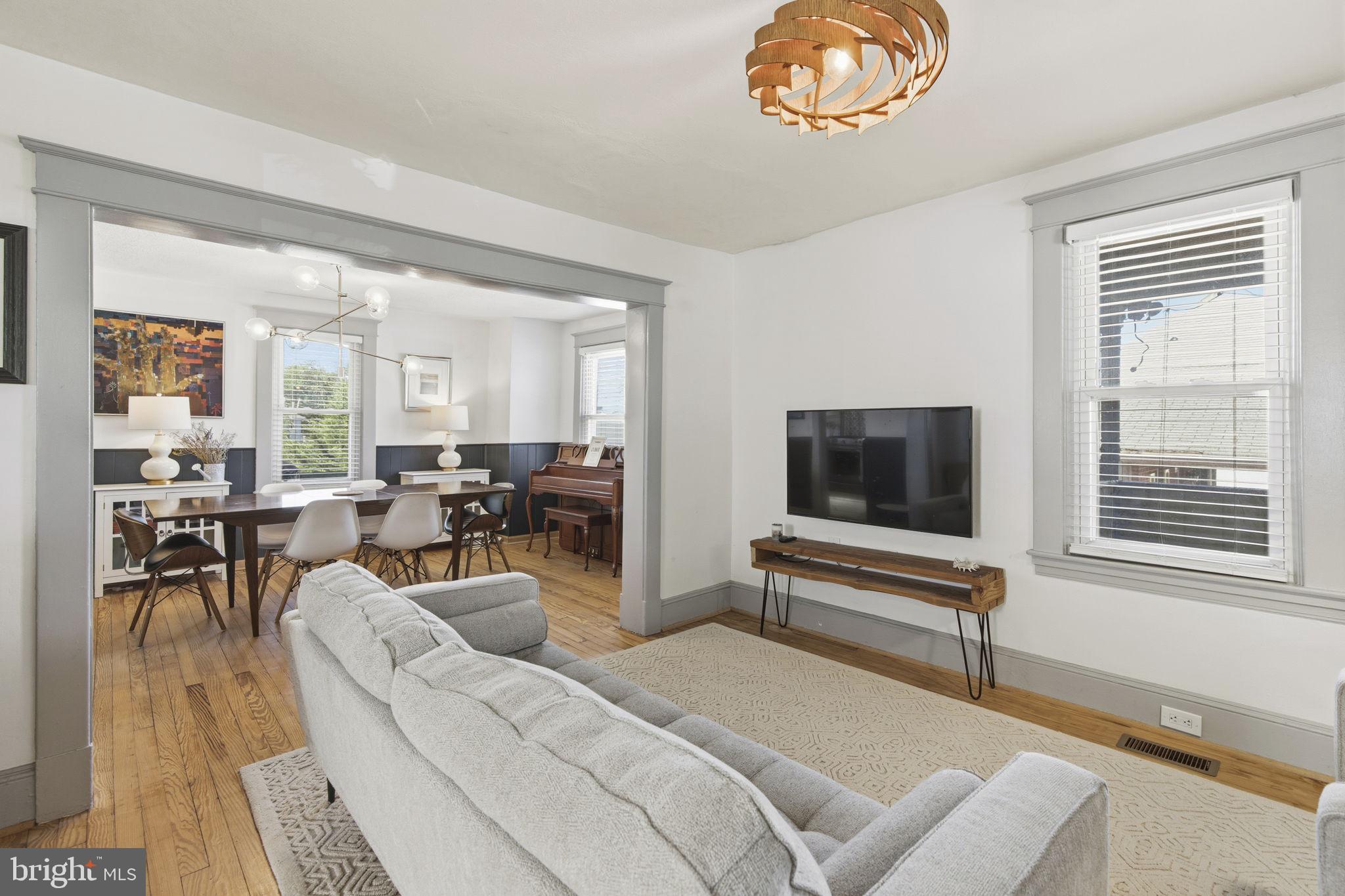 603 Hilltop Road Catonsville, MD 21228 - Photo 6 of 30 Living room